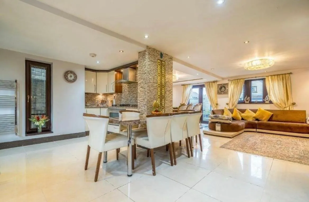 Dom wakacyjny Executive Residence - Yorkshire Staycation Home Gomersal